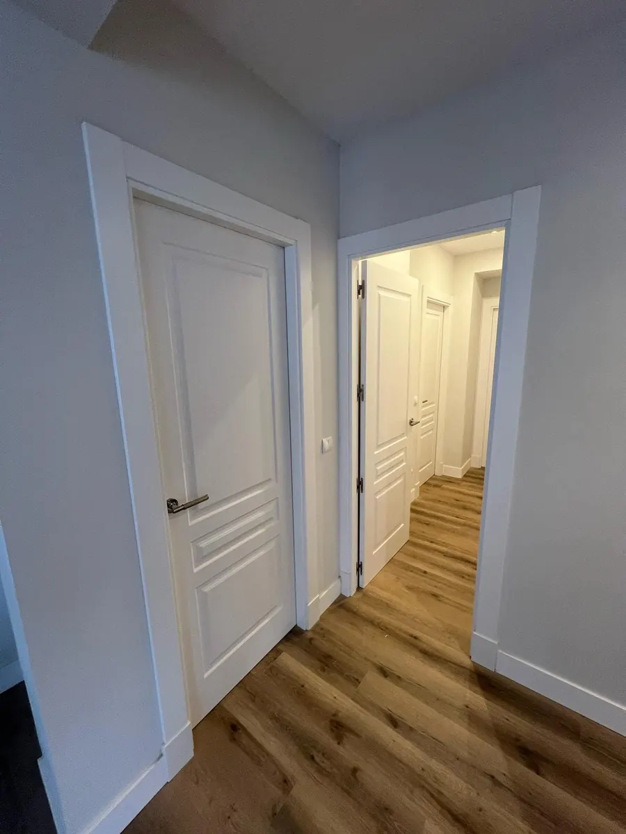 Trabajo realizado por Karpintec: puertas lacadas en blanco
