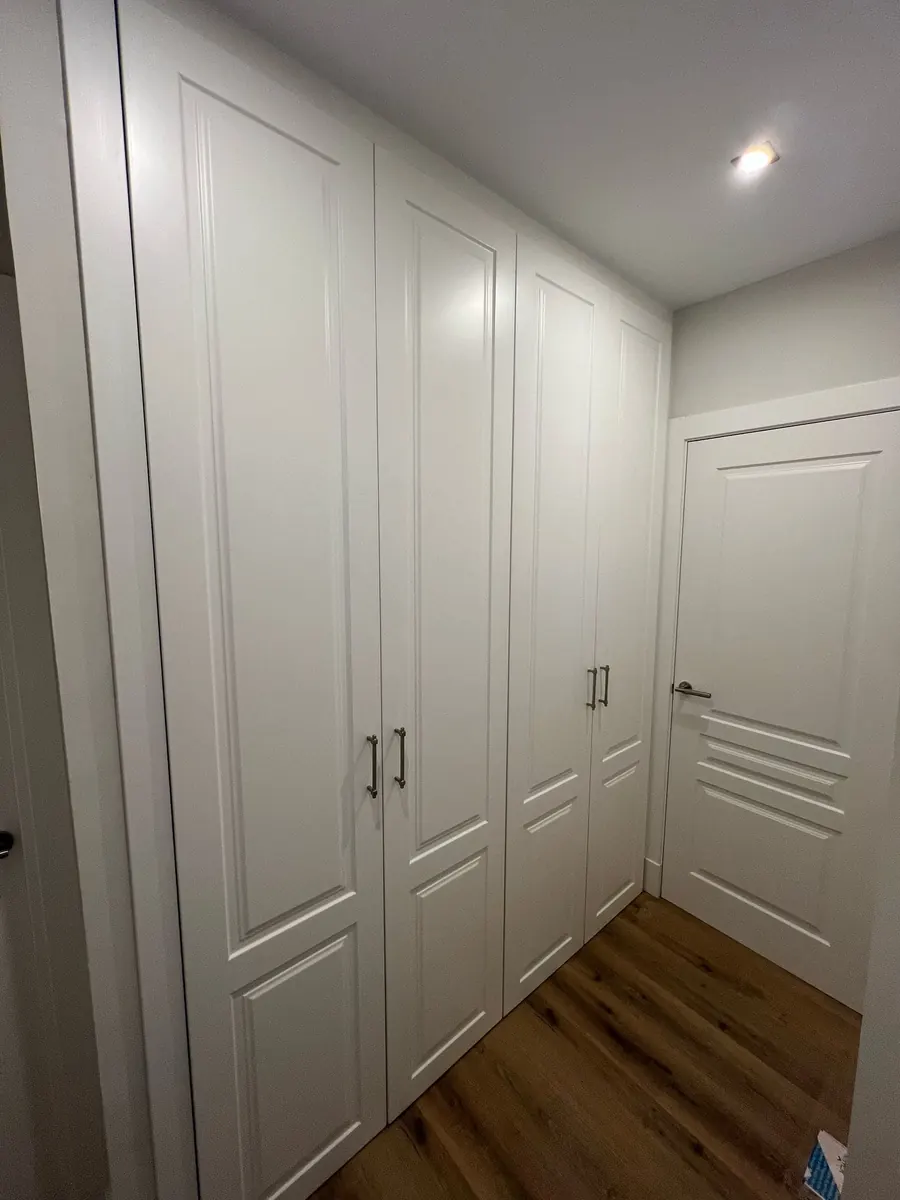 Trabajo realizado por Karpintec: puertas lacadas en blanco